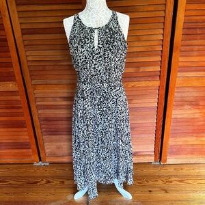 Beautiful summer sleeveless dress with black/grey print by Chetta B, size 10